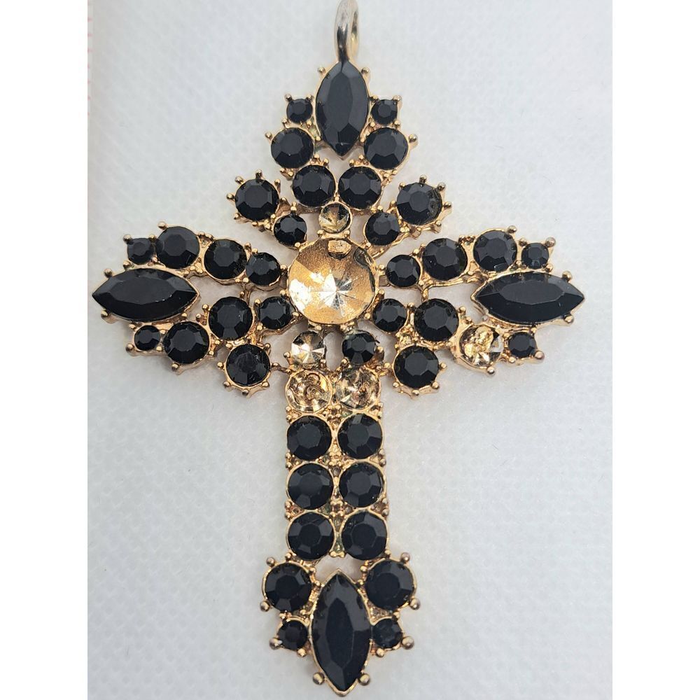 Cross pendant 